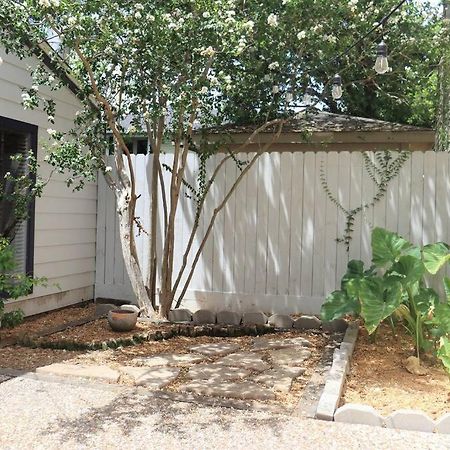 Villa 2 Bdr With Workspace & Patio In Montrose Houston Exterior foto