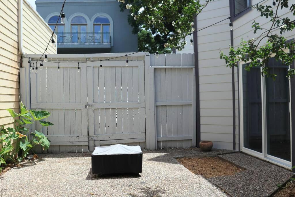 Villa 2 Bdr With Workspace & Patio In Montrose Houston Exterior foto