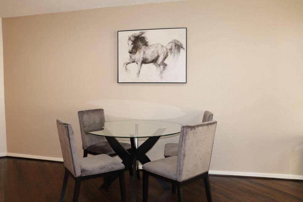 Villa 2 Bdr With Workspace & Patio In Montrose Houston Exterior foto