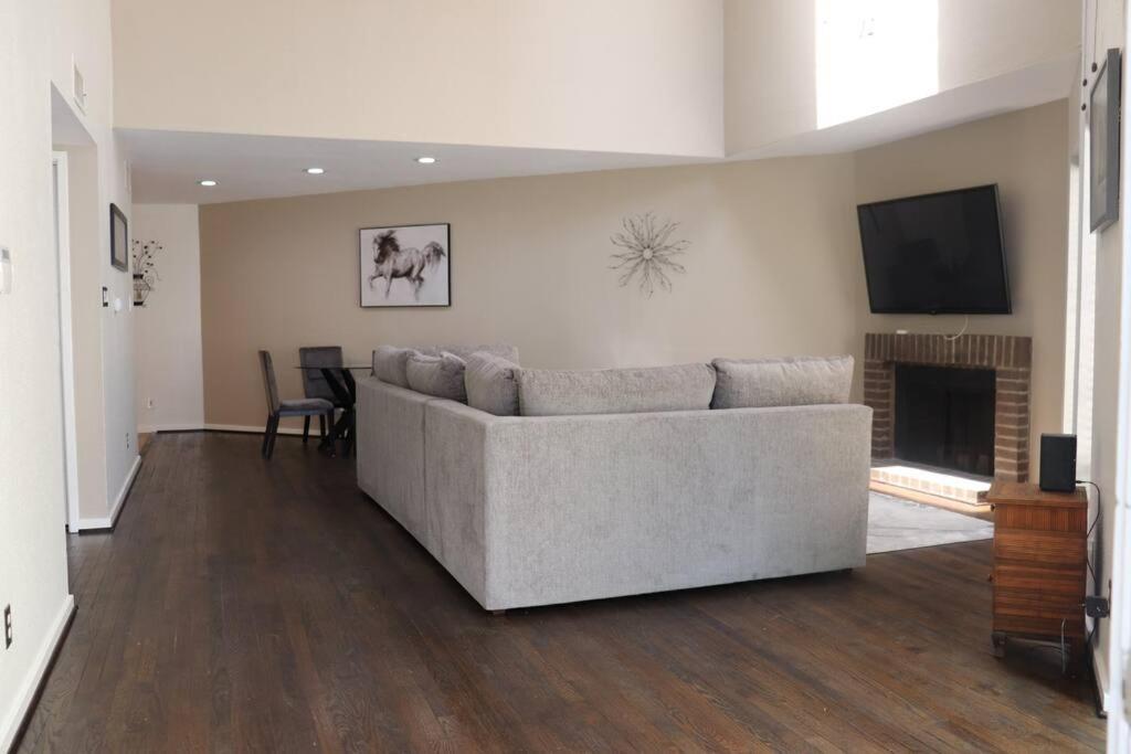 Villa 2 Bdr With Workspace & Patio In Montrose Houston Exterior foto