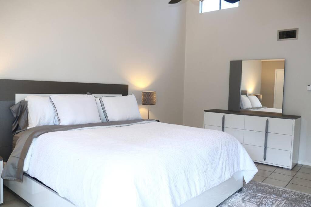 Villa 2 Bdr With Workspace & Patio In Montrose Houston Exterior foto